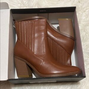 Elegant Tan Ankle Boots
